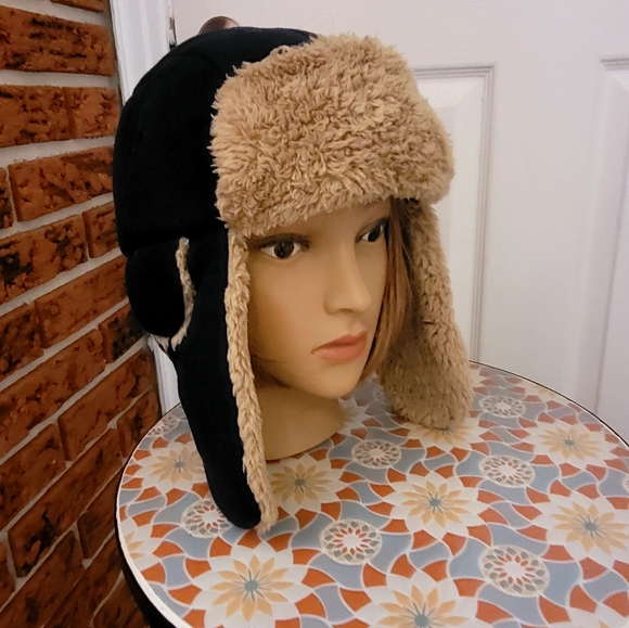 GAP Kids Tapper Winter Hat - Picture 4 of 8